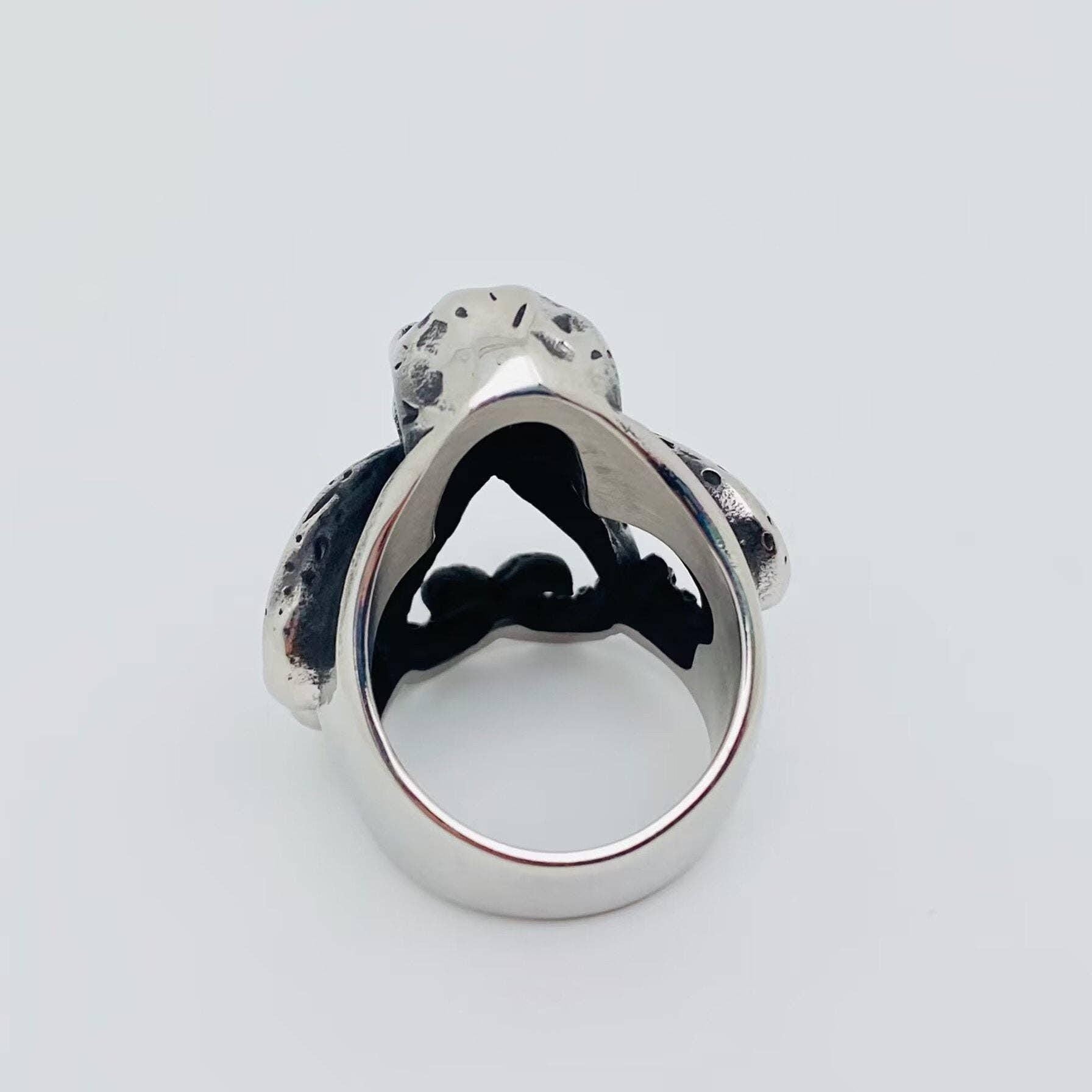 mens octopus kraken ring motorcycle biker moto enthusiast punk rocker vintage style rockabilly large durable heavy duty mens ring high quality gift for him for dad for bother for boyfriend for husband unique ring mens jewelry style for men band statement ring for men manly masculine ring jewelry for him fashion jewelry for men chunky rings for men sterling silver stainless steel titanium ring davy jones pirate ring johnny depp skull viking celtic barbarian style club style